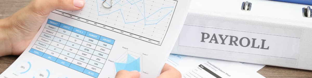 payroll outsourcing vs in-house payroll India for GCCs